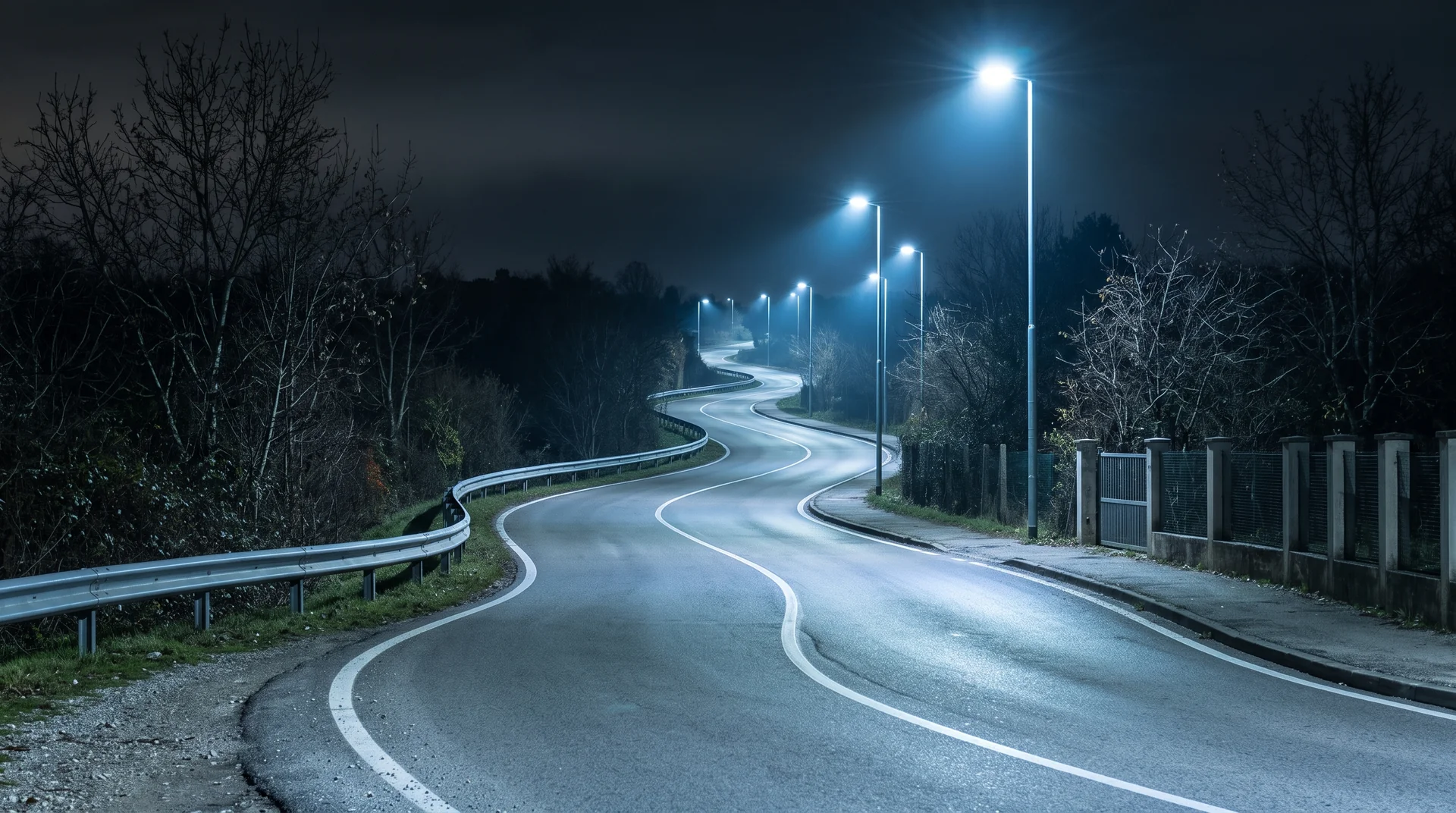 Esempio illustrativo di una strada illuminata da apparecchi LED.